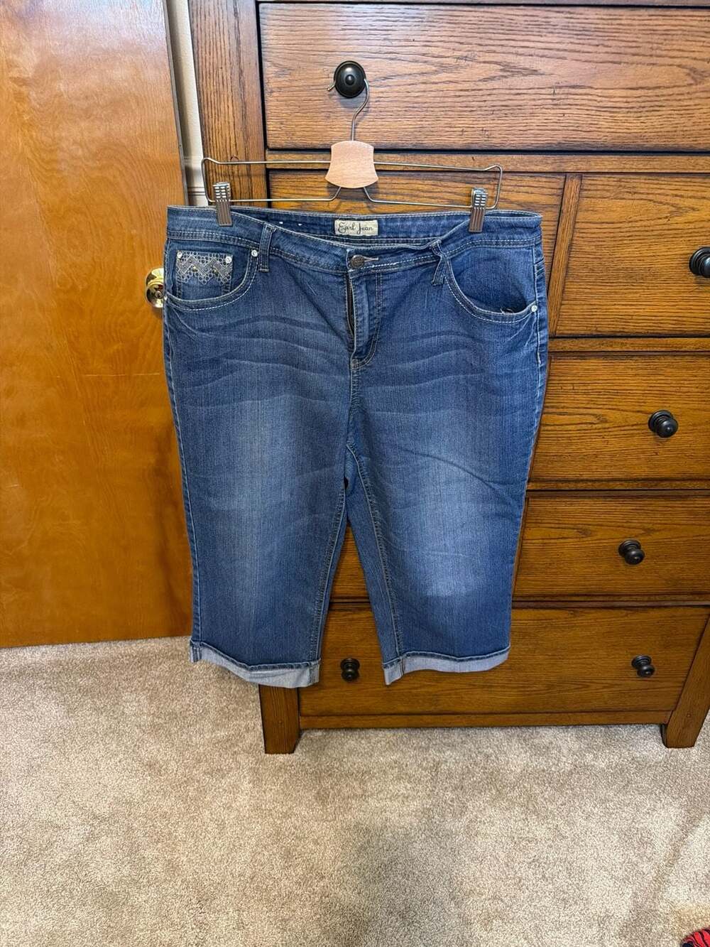 Earl Jean Embroidered Rhinestone Capri Jeans Size 16